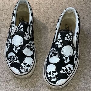 Vans skull black-and-white size 9 women men’s size7.5 used.